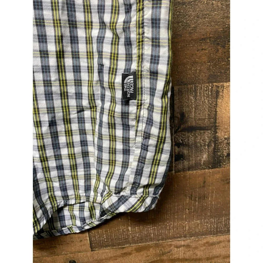 The North Face Men's Short Sleeve Button‎ Up Size XL